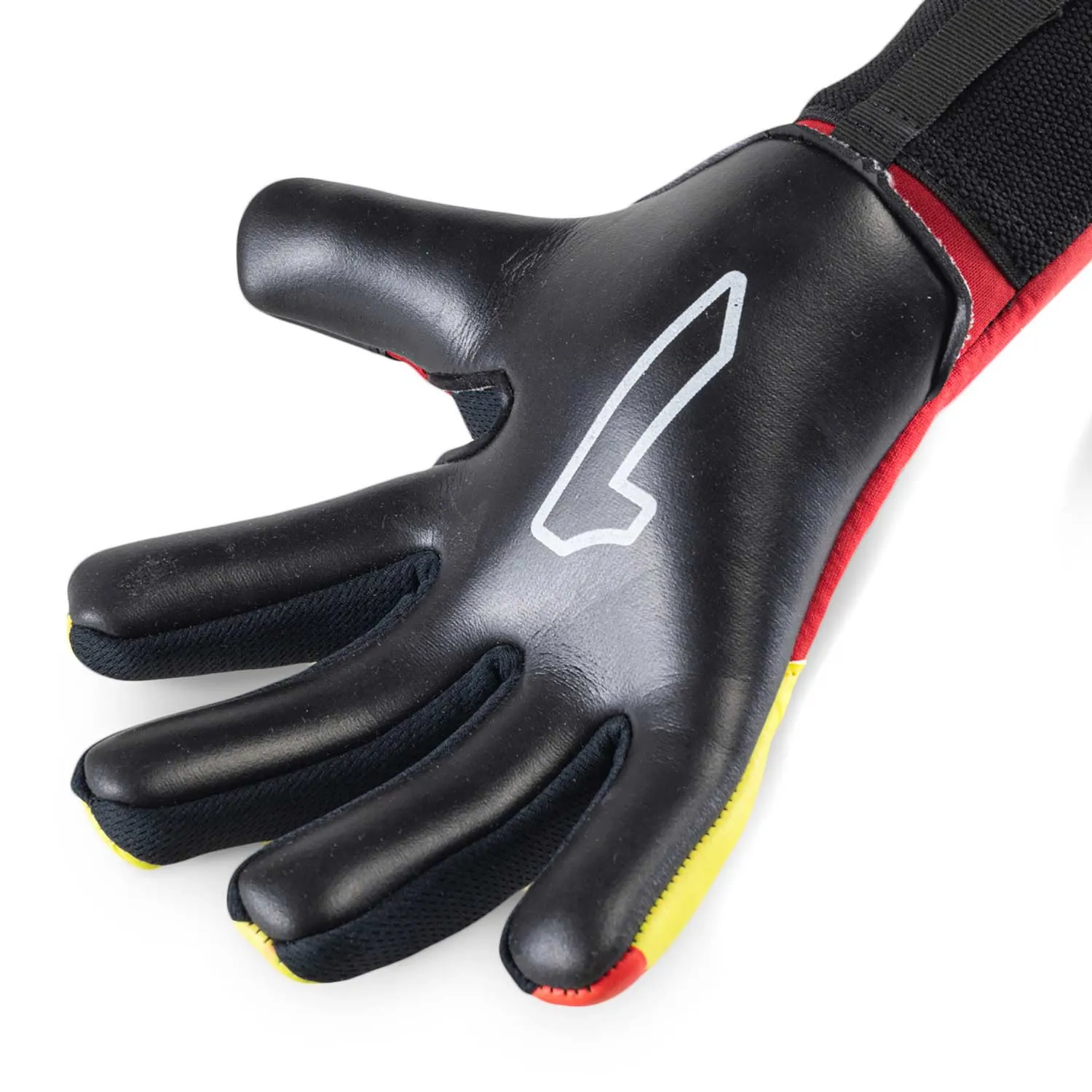 Rinat NKAM niño Semi
